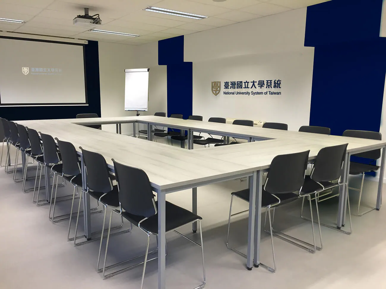 臺灣國立大學系統 牆面標誌